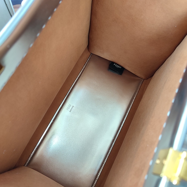 スーパーコピーブランドバッグ着用イメージ